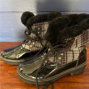 G.H. Bass Snowbird Duck Boots Womens 6 Black Purple Plaid Faux Fur Excellent
